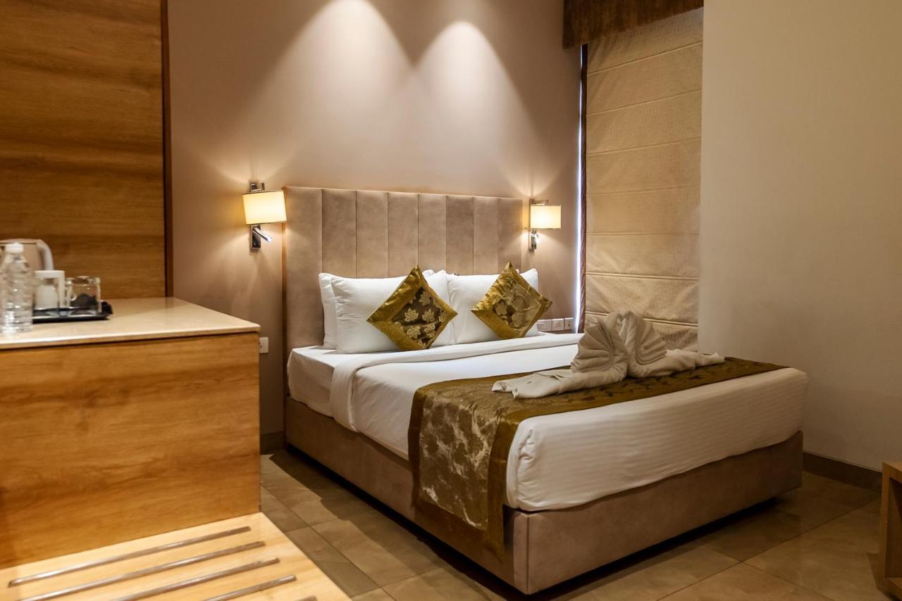 Celebrant Hotel Varanasi Dış mekan fotoğraf
