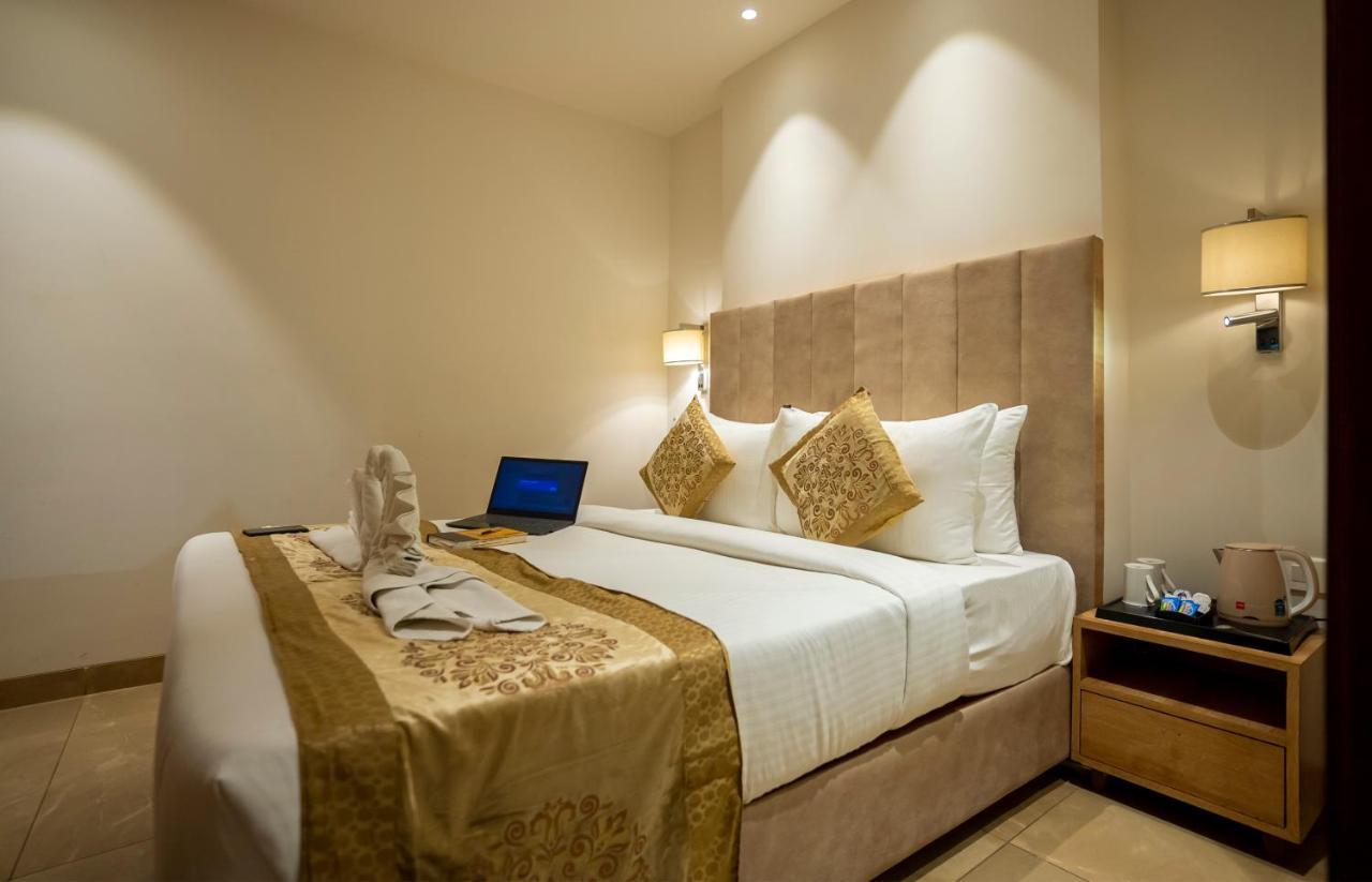Celebrant Hotel Varanasi Dış mekan fotoğraf